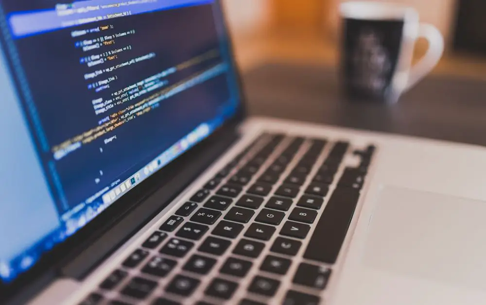 Scalability: Easy to grow each layer independently.
Testability: Domain and application logic can be tested without infrastructure.
Maintainability: Clear boundaries reduce complexity.
Flexibility: Swap infrastructure without touching business logic.