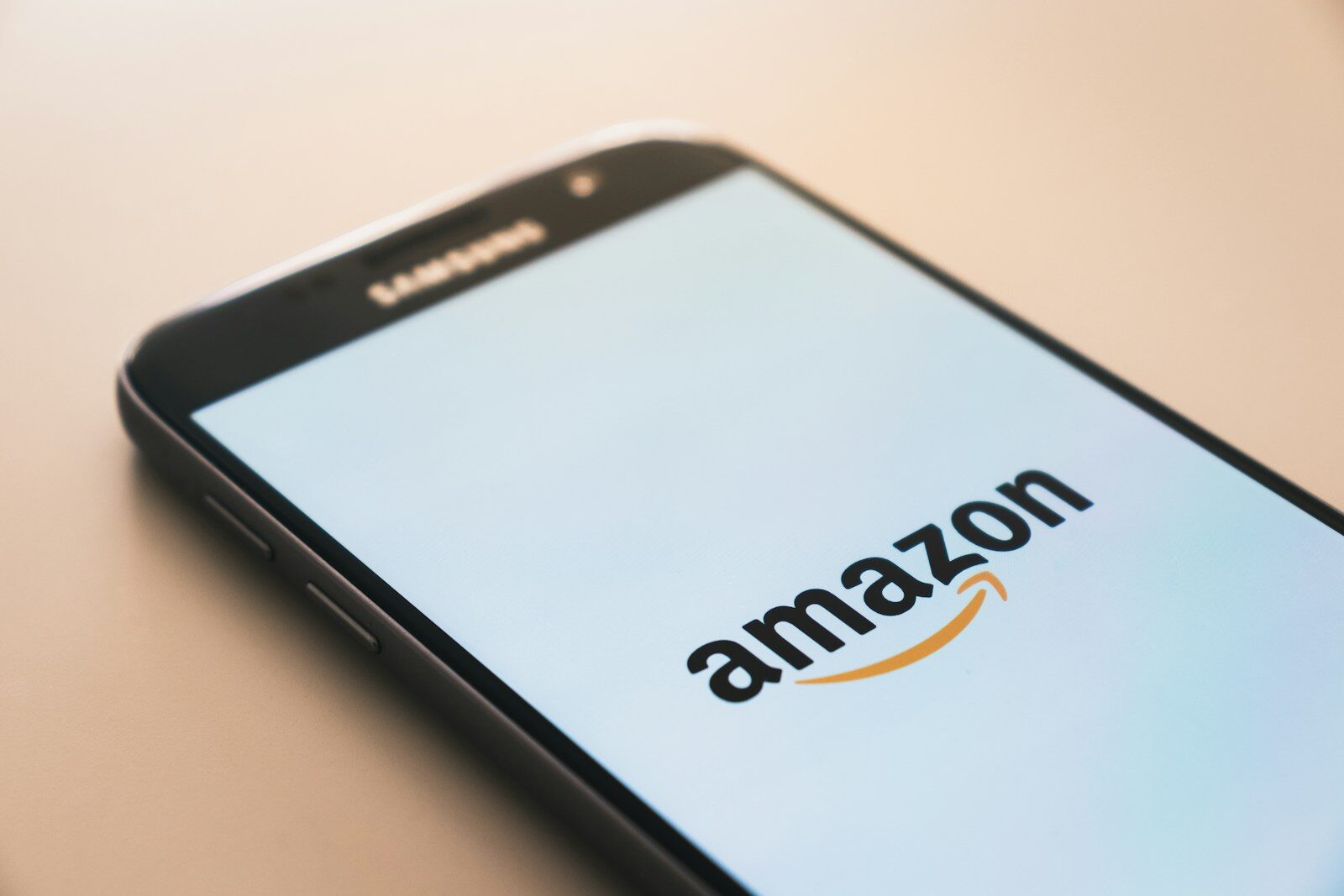 Amazon Plans AI-Powered Smartphone