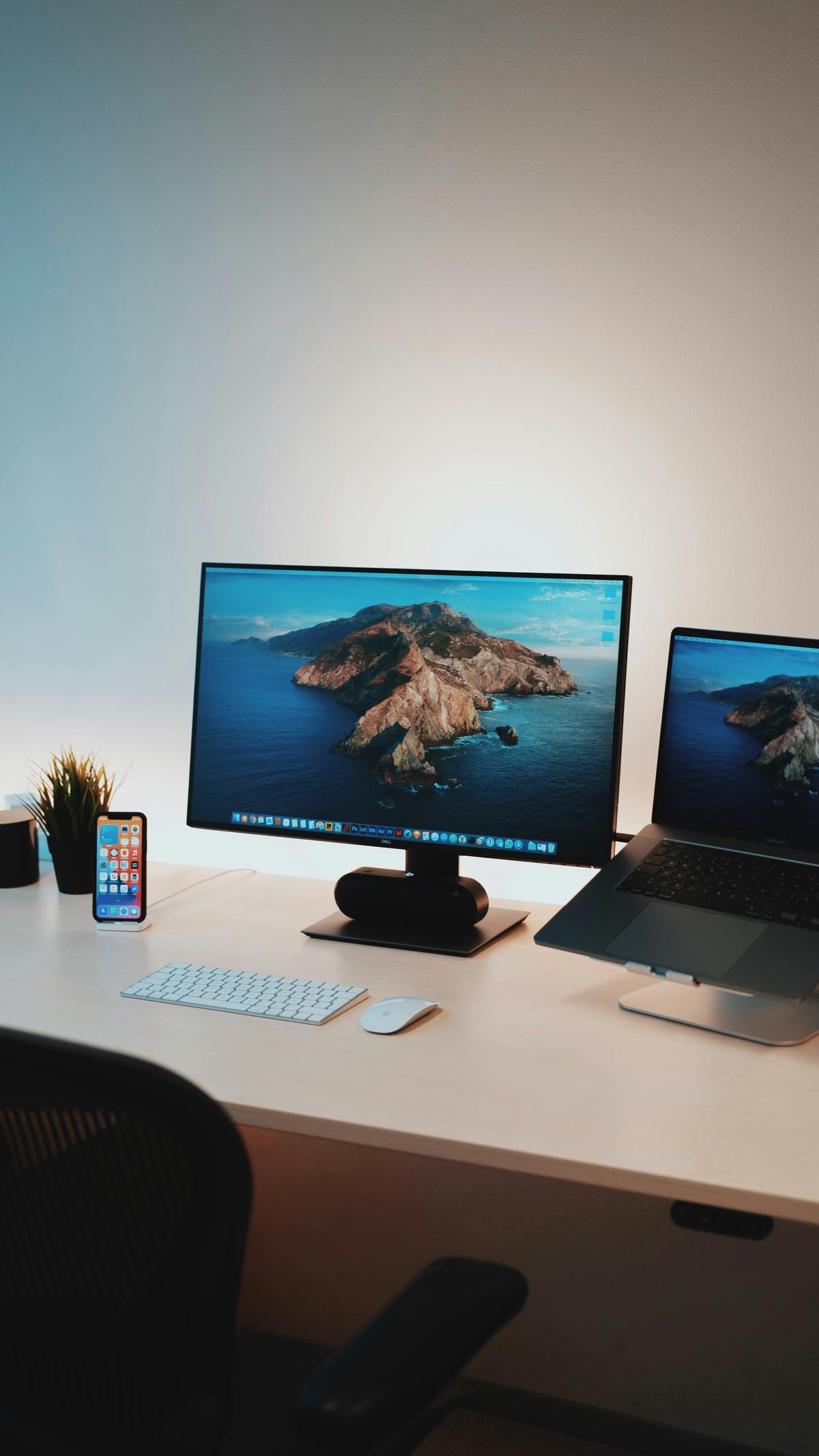 An image demonstrating how responsive images scale across different devices